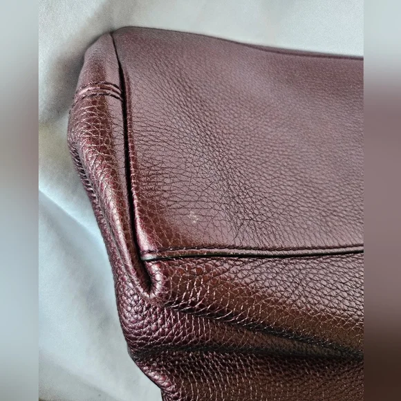 GUCCI EUC SOHO leather w/ metal chain & tassel - Picture 7 of 16